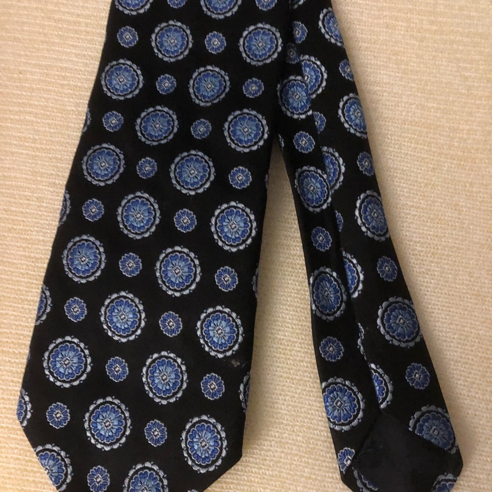 Brooks Bros. Men’s Tie ( Item # A-4)